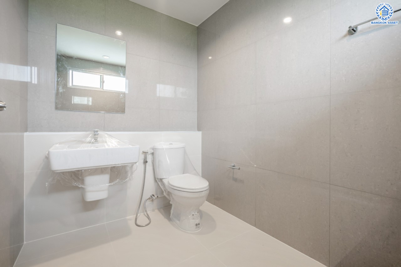 บ้านมือสองตกแต่งใหม่ คุณภาพแบรนด์ LH ม.ชัยพฤกษ์ ราชพฤกษ์-แจ้งวัฒนะ หลังมุม เนื้อที่ 58.8 ตร.ว. ฟังก์ชัน 3 ห้องนอน 3 ห้องน้ำ 2 ที่จอดรถ ภายในตกแต่งหรูหรา บนทำเลศักยภาพติดถนนราชพฤกษ์ เชื่อมสู่แจ้งวัฒนะได้อย่างรวดเร็ว และเพียง 10 นาทีถึงรถไฟฟ้า "สถานีบางรักใหญ่"...